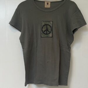 ❤️ 5/$15 Green Peace Sign T-Shirt